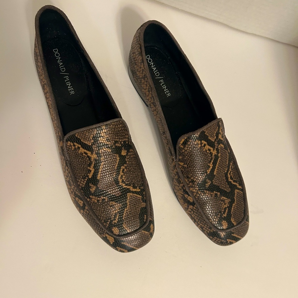 Sophisticated Pliner Leather  Python Print  "Heddy" Loafer. Like new. Size 8